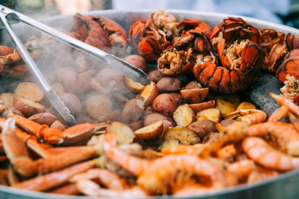 serve a seafood boil