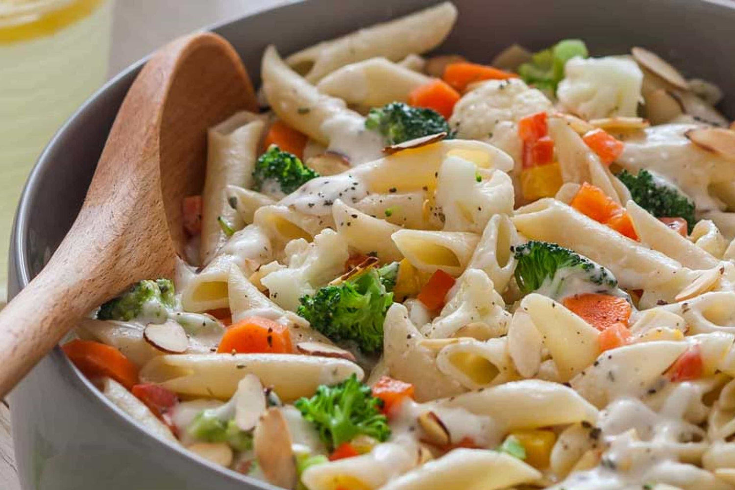 Crabby Bags Cheesy Veggie Pasta